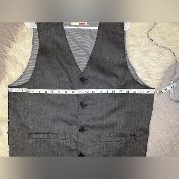 EUC—Men’s Vest - Picture 6 of 8